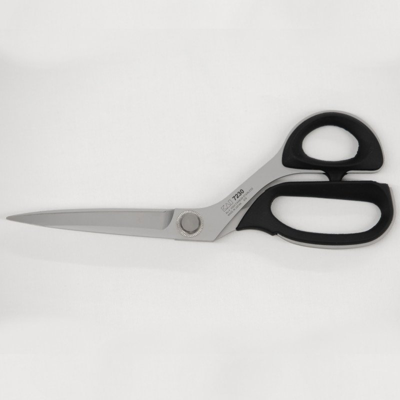 Kai 7230 9-inch professional shears on a white background