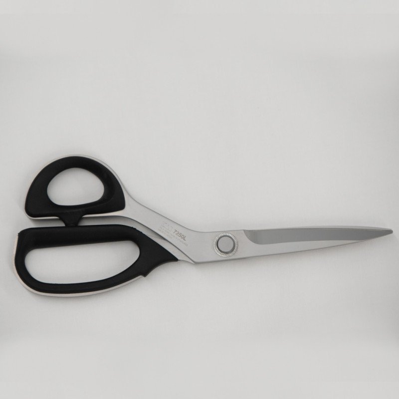 Kai 7250L 10 inch professional shears on a white background